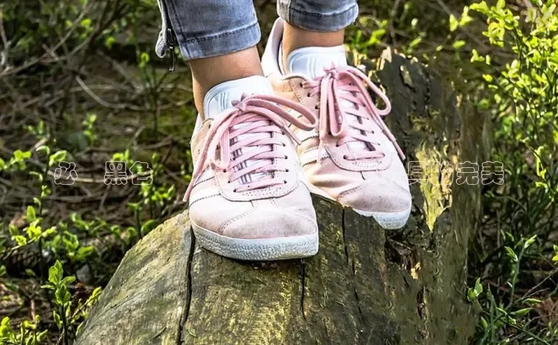 意昂体育3娱乐用176五八27从百度翻译App媽媽必備黑色運動鞋：舒適與時尚兼具的完美選擇