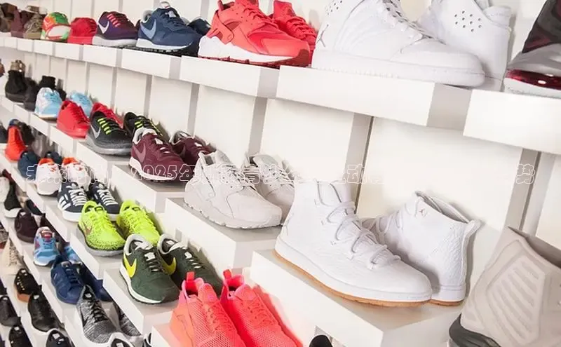 未来时尚：2025年新款青少年男运动鞋的创新设计趋势