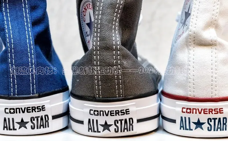 潮流风向标：全黑新款运动鞋——2025运动鞋男款爆款